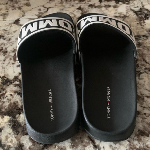 Tommy Hilfiger Black & White Slides - Picture 3 of 10
